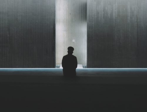 La mente iper-connessa: la paura di essere esclusi (Fear of Missing Out)